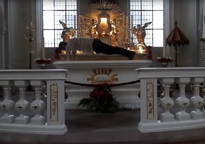 "Pressure to Perform" (Capture d'écran, 2016) © Alexander Karle 