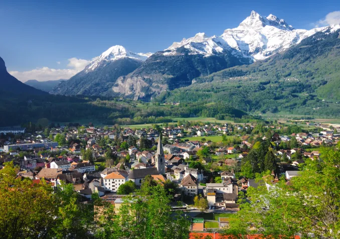 Bex (©Zacharie Grossen, CC BY-SA 4.0 Wikimedia Commons)